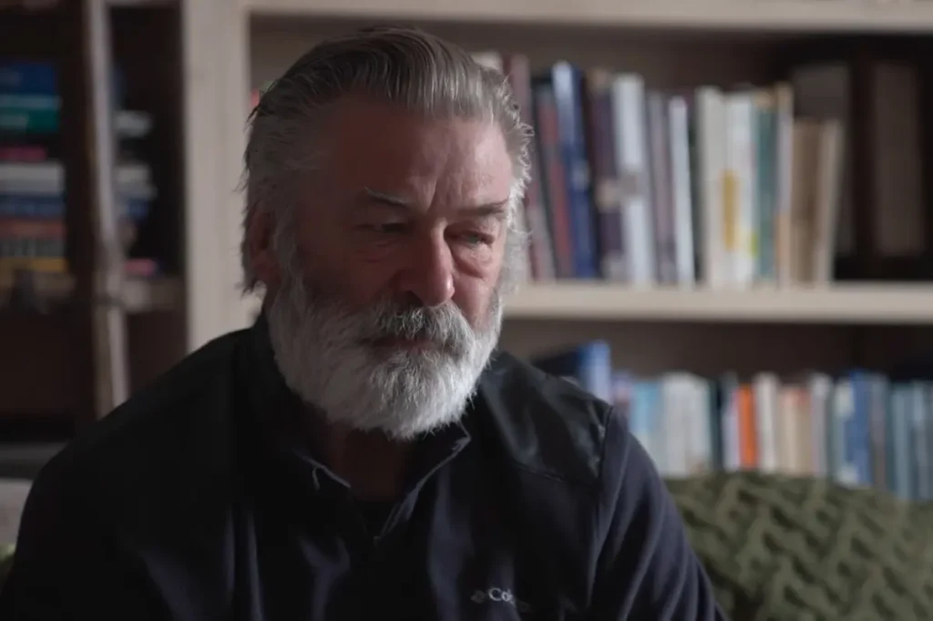 Documentário mostra Alec Baldwin diante do pior período de sua vida após tiroteio em Rust
