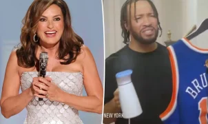Jalen Brunson participa da abertura do Emmy 2026 ao lado de Mariska Hargitay