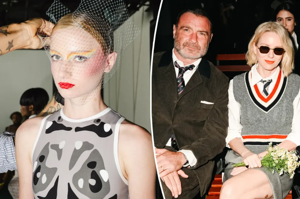 Naomi Watts e Liev Schreiber acompanham filha Kai na New York Fashion Week