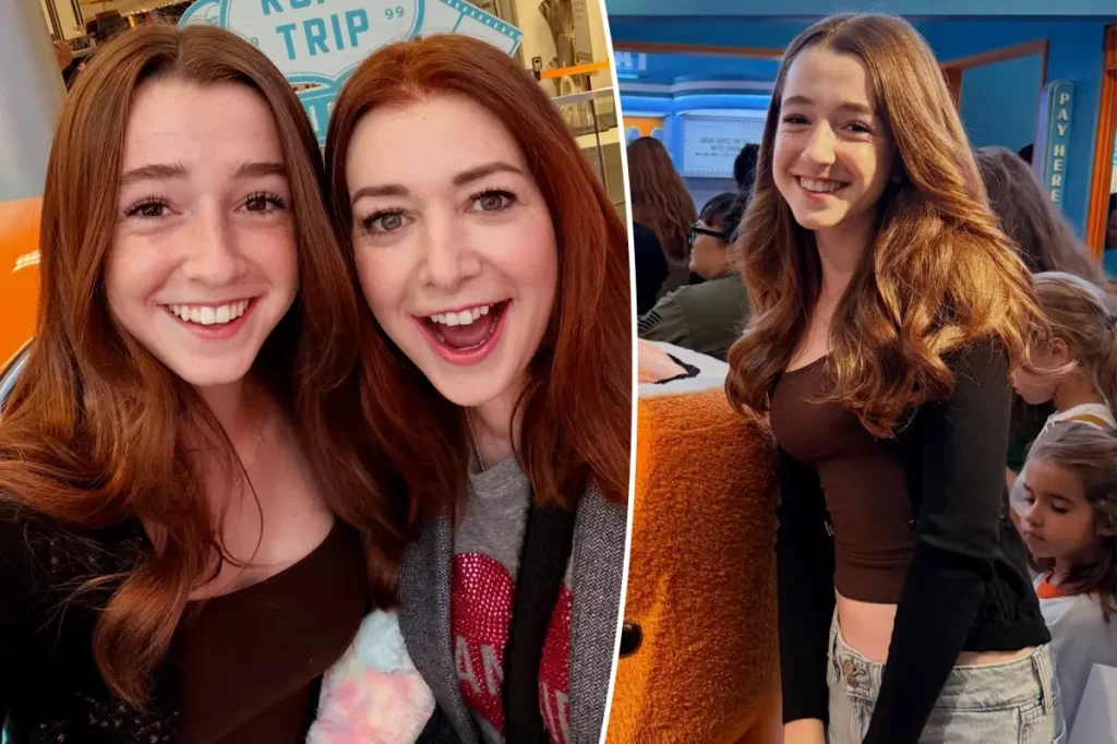 Keeva, filha de Alyson Hannigan, chama atenção em selfie por semelhança com a mãe