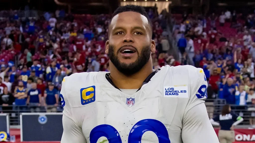 McVay confirma presença de Aaron Donald no voo para a Austrália, mas evita garantir escalação contra os 49ers