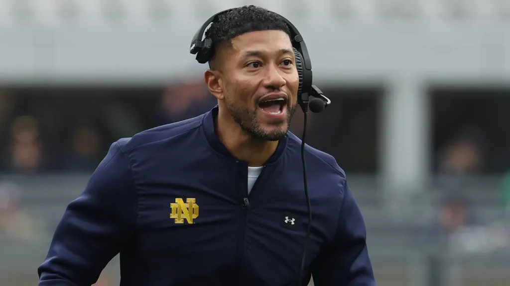 Ole Miss e Notre Dame Buscam Afirmação em Domingo de Futebol Universitário