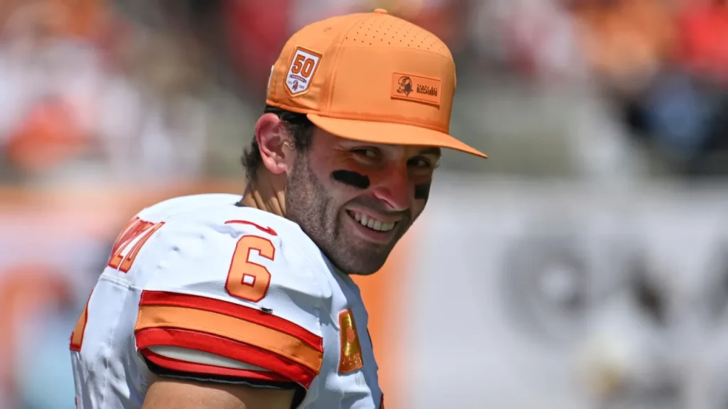 Bucs e Mayfield selam acordo bilionário após impasse na pré-temporada