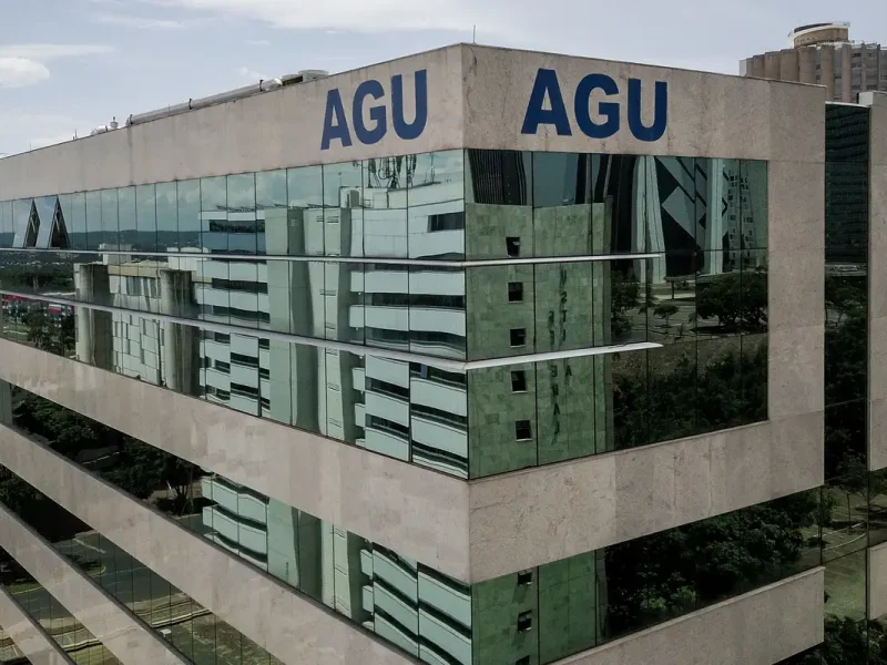 AGU elogia decisão de Fachin que suspendeu afastamento de diretor da PF