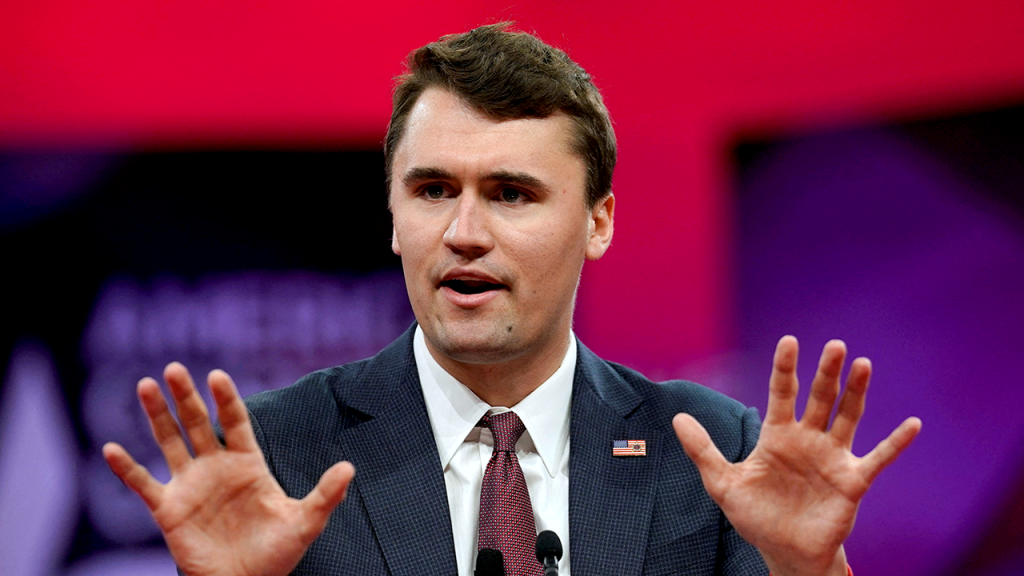 Universidade do Tennessee condena cartazes que celebram assassinato de Charlie Kirk