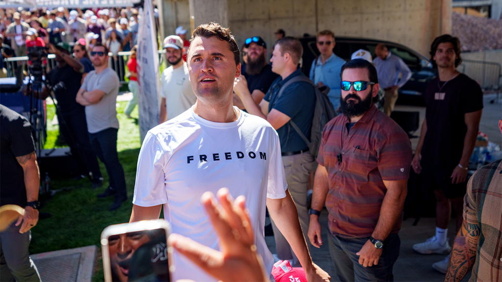Carnegie Mellon revisa publicações de professora sobre aniversário da morte de Charlie Kirk