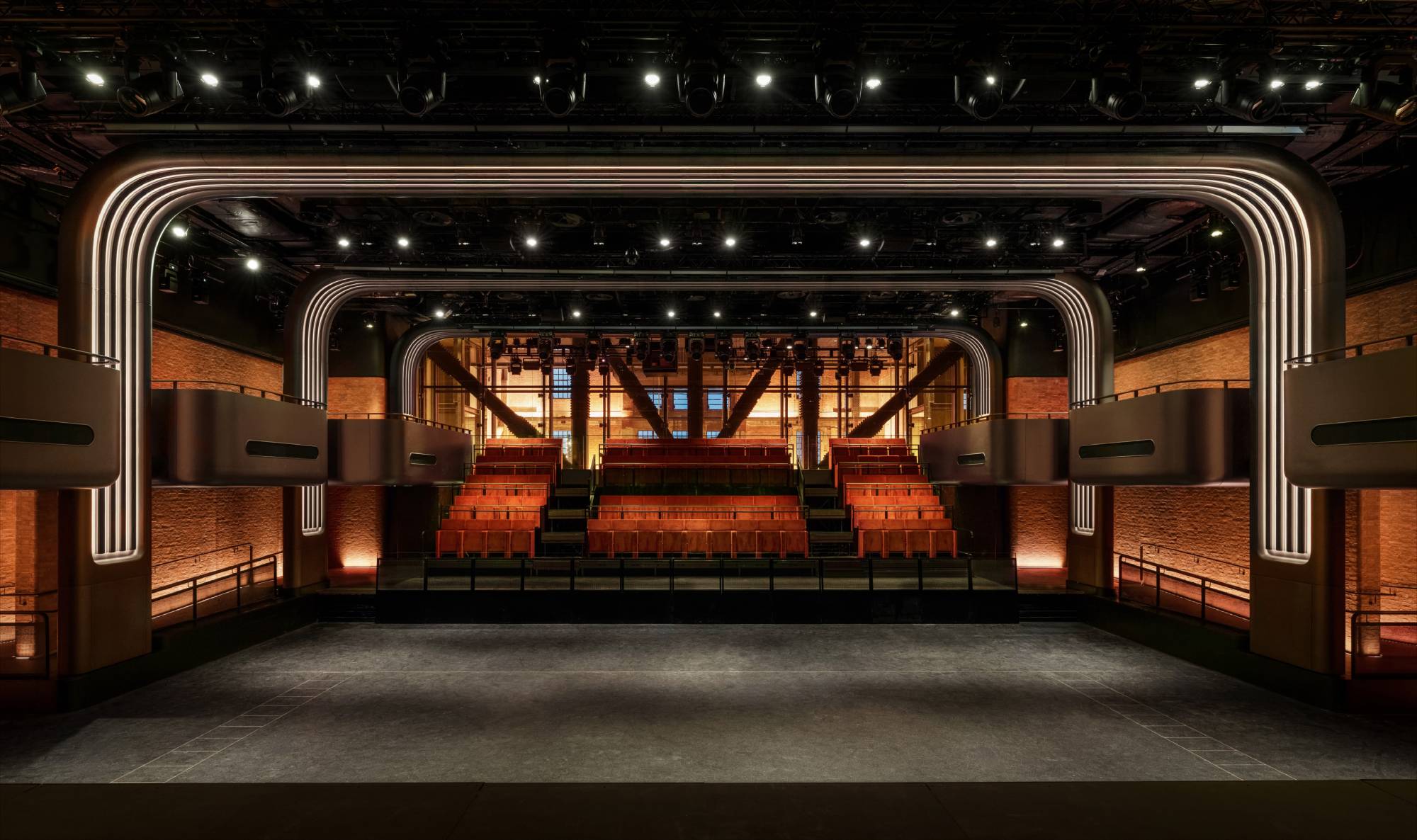 Elton John inaugura Apple Music Hall em Londres; Charli XCX e Chase & Status estão confirmados