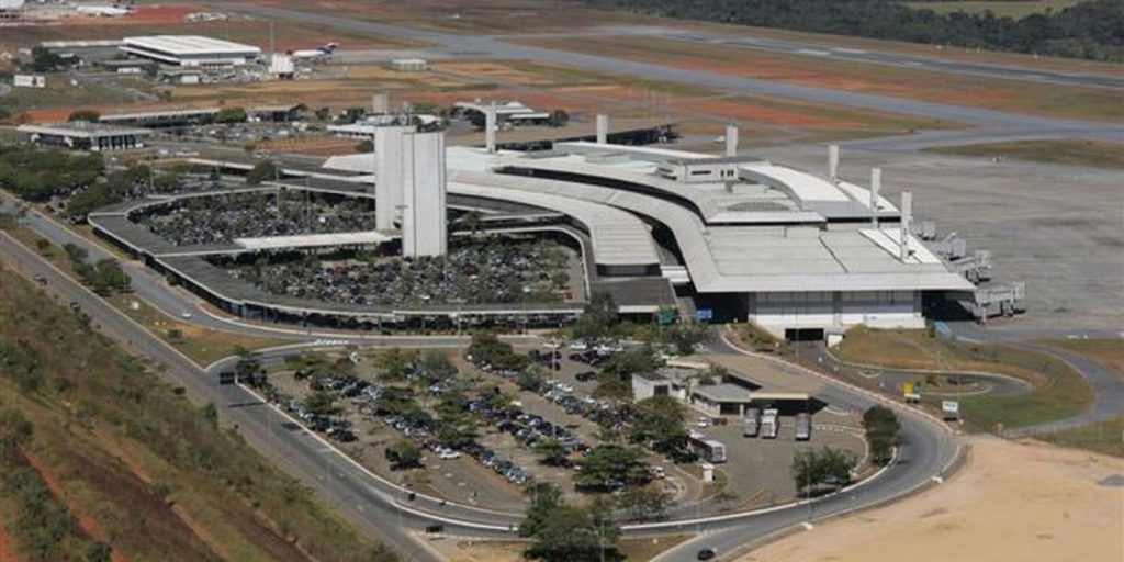 Confins suspende pousos e decolagens por intervenção na pista e cancela 45 voos