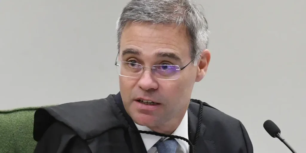 TSE inicia julgamento sobre postagens que ligam Flávio Bolsonaro a Nossa Senhora Aparecida