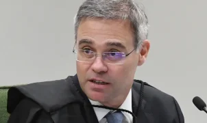 TSE inicia julgamento sobre postagens que ligam Flávio Bolsonaro a Nossa Senhora Aparecida