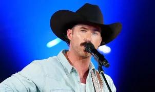 Riley Green drops acoustic performance of 'That's Just Me' and country music fans can't get enough