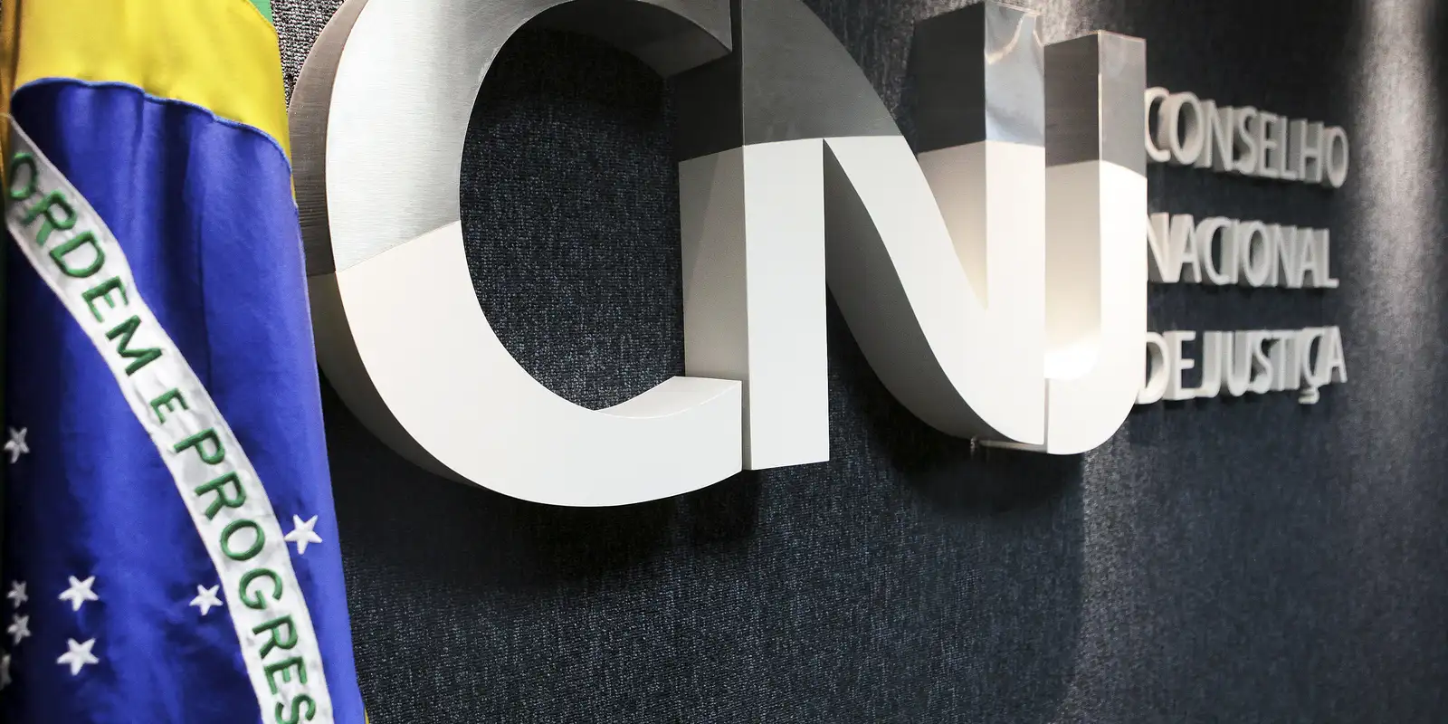 CNJ faz buscas no gabinete do desembargador Newton Ramos, do TRF1