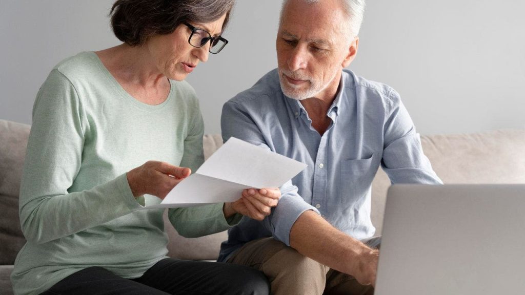 Proposta para salvar a Previdência dos EUA inclui teto maior, imposto gradual e aposentadoria aos 70
