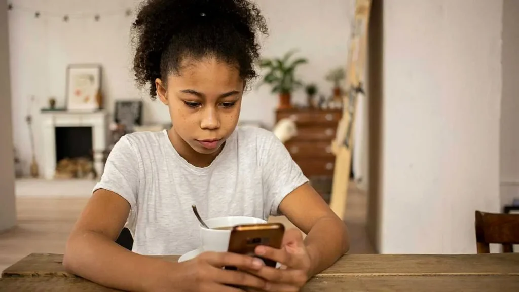 Pastor Corey Brooks alerta para o papel do smartphone na crise de violência e no drill rap em Chicago