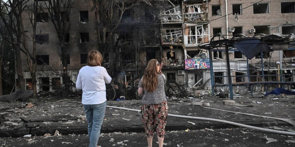 Ataque russo deixa 12 mortos na Ucrânia e provoca resposta com drones em porto
