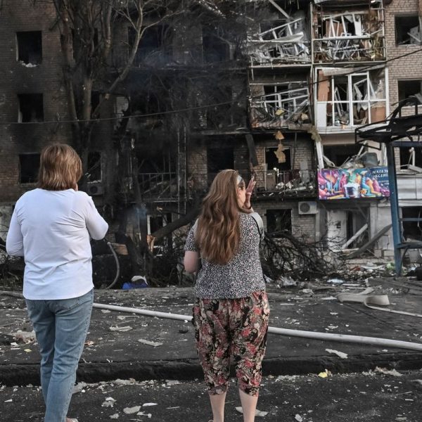 Ataque russo deixa 12 mortos na Ucrânia e provoca resposta com drones em porto