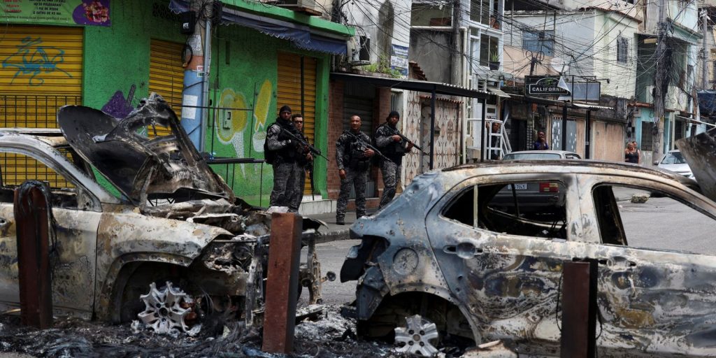 União e estado do Rio firmam acordos para retomar áreas dominadas por facções e proteger vias estratégicas