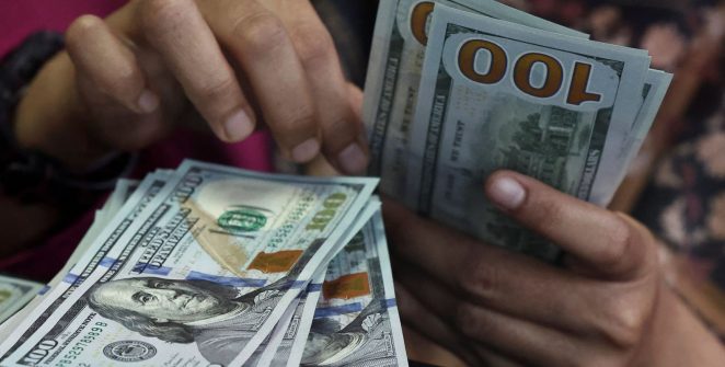 Dólar fecha a R$ 5,22, maior nível em quase seis meses, e Ibovespa cai pela quarta vez seguida