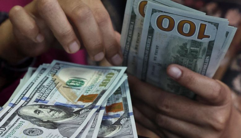 Dólar fecha a R$ 5,22, maior nível em quase seis meses, e Ibovespa cai pela quarta vez seguida