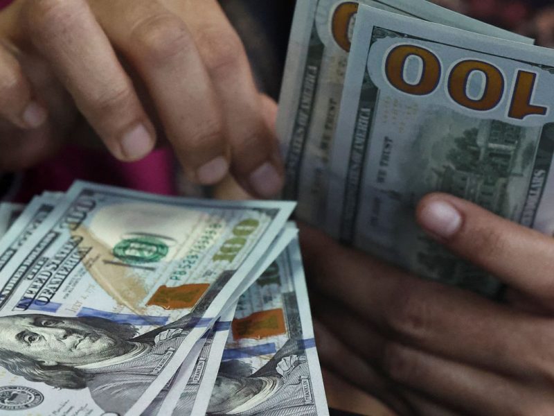 Dólar fecha a R$ 5,22, maior nível em quase seis meses, e Ibovespa cai pela quarta vez seguida
