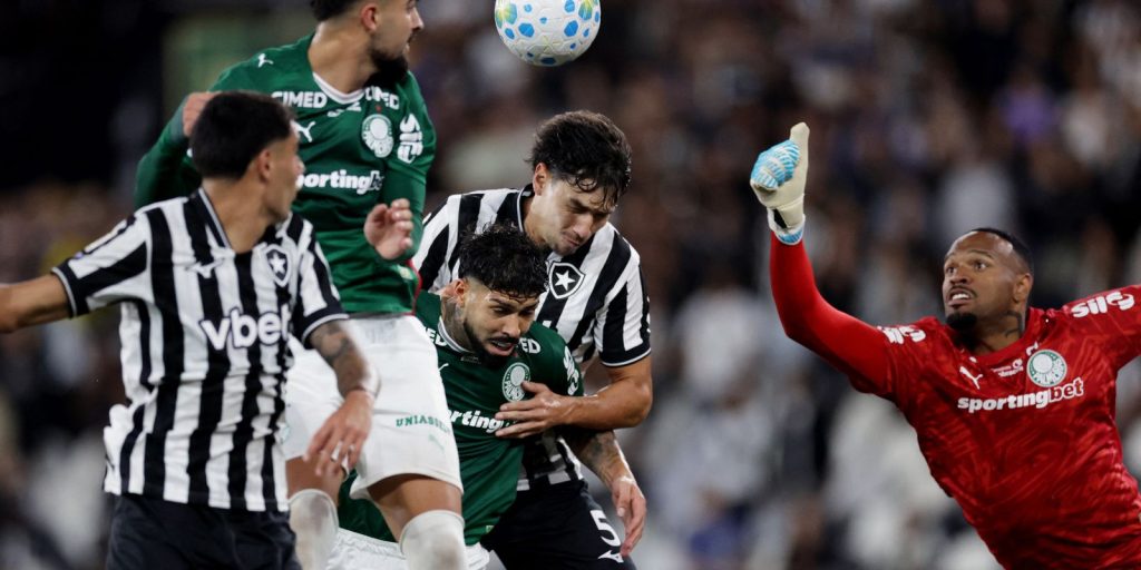Botafogo e Palmeiras empatam no Nilton Santos e Flamengo assume liderança do Brasileirão