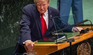 Trump rejeita regulação global da IA e propõe renomear tecnologia como superinteligência