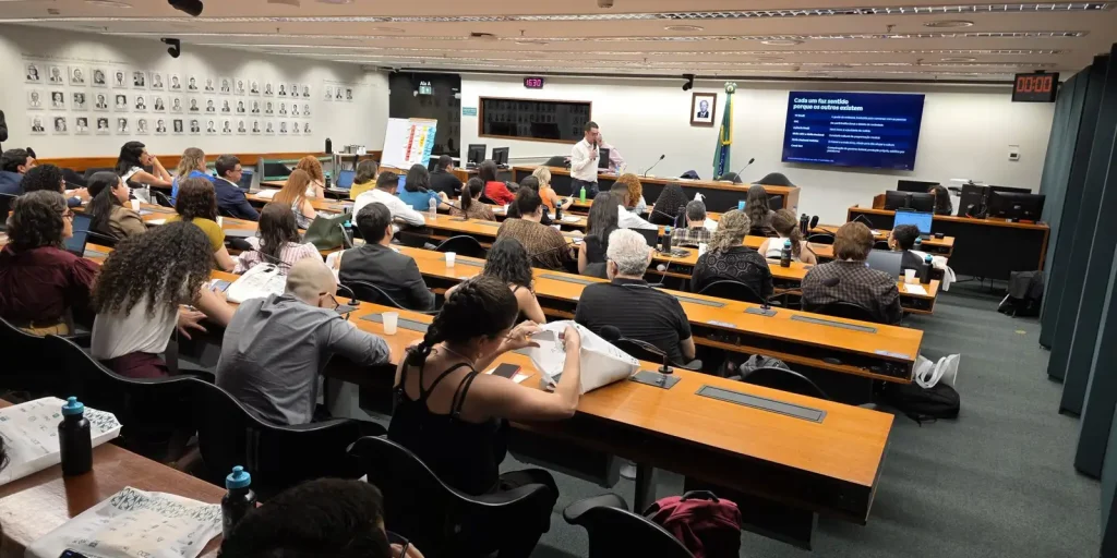Congresso em Brasília discute comunicação pública diante de IA e desinformação