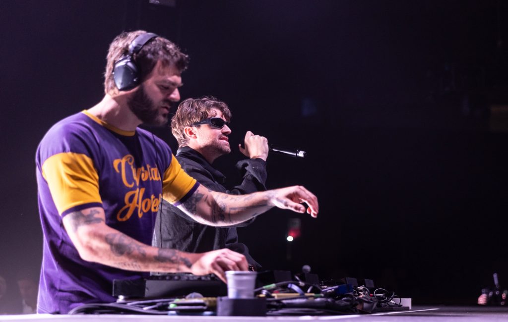 Show do The Chainsmokers na Califórnia leva 14 pessoas ao hospital