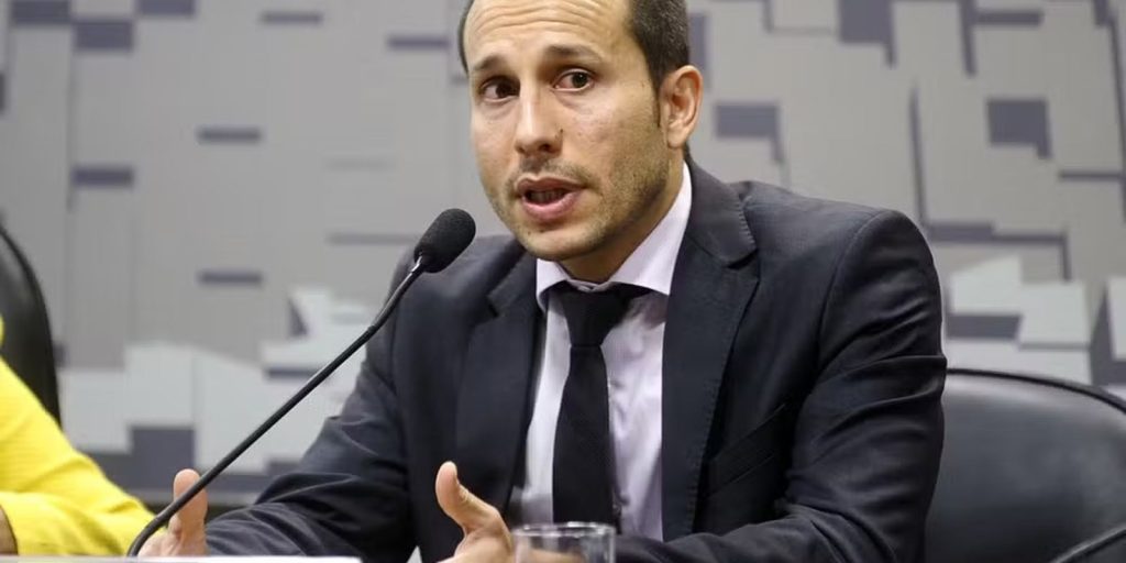 Número 2 da PF defende instituição e diz que verdade prevalecerá após afastamento de Andrei