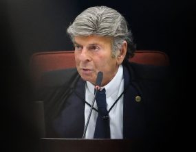 Fux dá 10 dias para Senado se manifestar sobre registros de entrada de Viviane Barci e Vorcaro