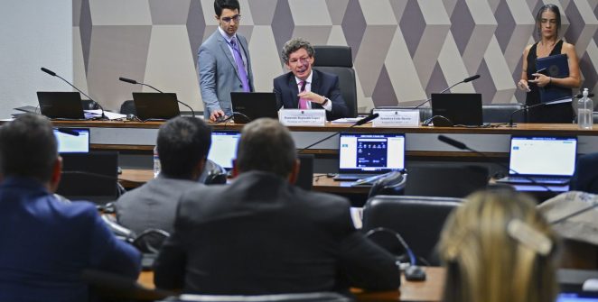 Comissão adia votação da MP que extingue taxa das blusinhas para quarta-feira