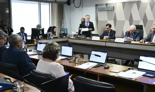 Senado aprova em comissão proposta que extingue jornada 6x1