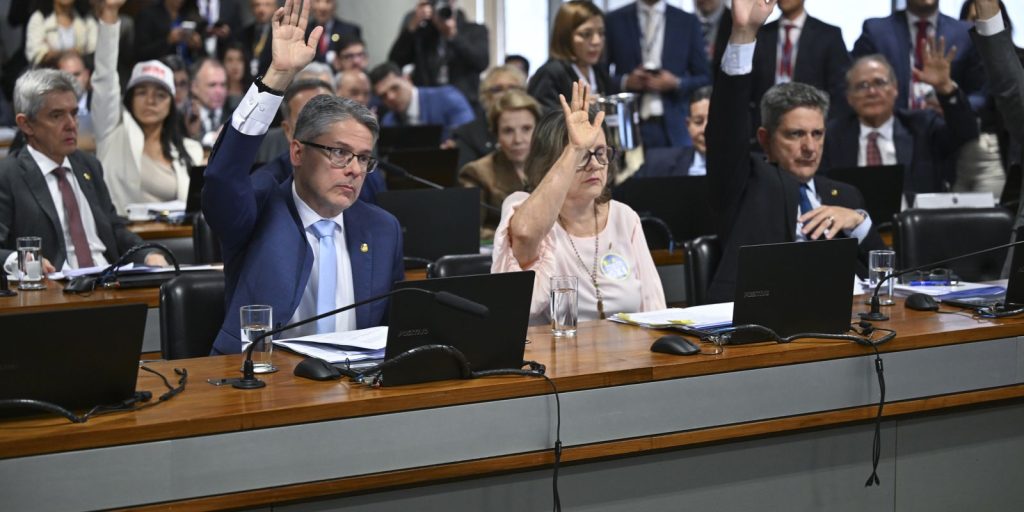 Senado aprova texto-base da PEC da Segurança Pública na CCJ