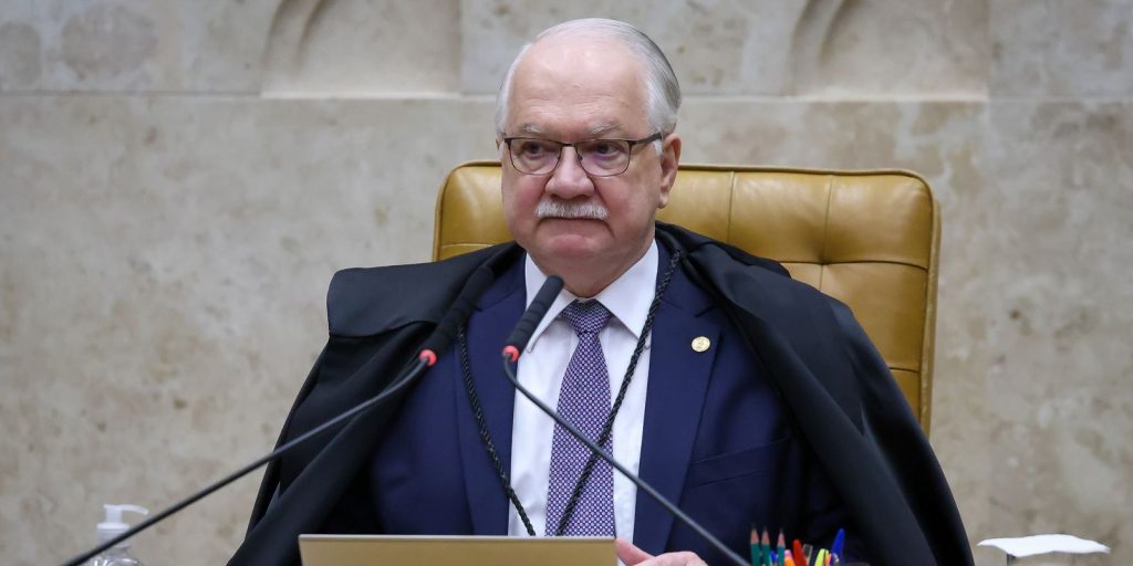 Fachin suspende afastamento de diretores da PF e critica guerra de decisões no STF
