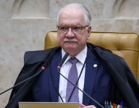 Fachin suspende afastamento de diretores da PF e critica guerra de decisões no STF