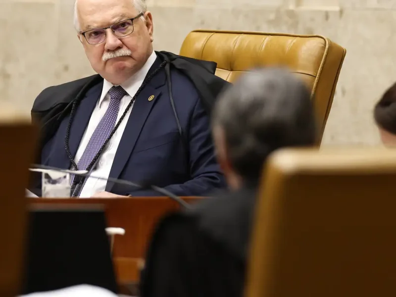 Fachin suspende sessão do STF e adia encontro entre Mendonça e Moraes após crise interna