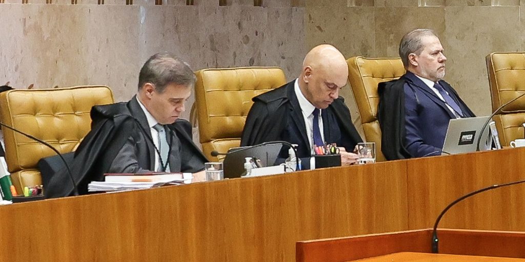 Moraes acusa Mendonça de pedir inclusão de seu nome em delação de Vorcaro em sessão tumultuada no STF
