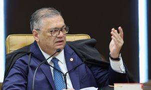 Dino e Zanin defendem julgamento conjunto de Moraes e Mendonça no STF