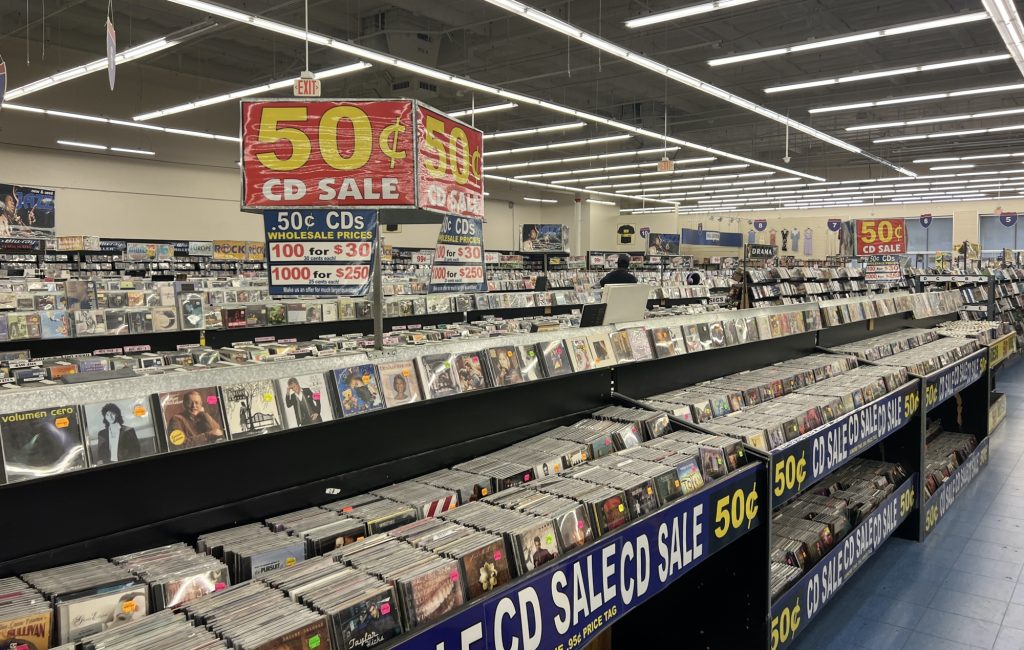 Receita com CDs nos EUA cresce 58,6% no primeiro semestre de 2026, aponta RIAA