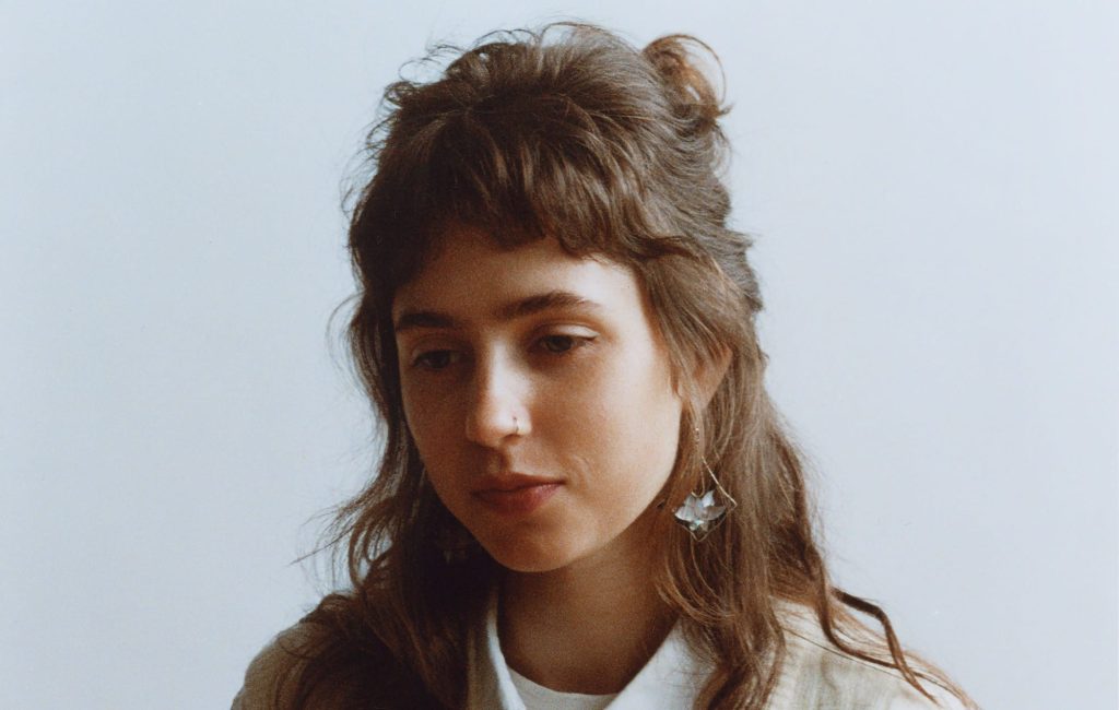 Clairo anuncia novo álbum com 11 músicas prontas