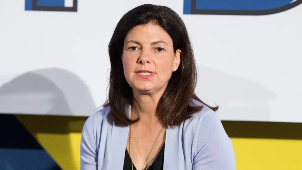 Kelly Ayotte vence primárias em New Hampshire e terá duelo com Cinde Warmington pela reeleição