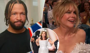 Mariska Hargitay abre o Emmy 2026 com número musical e leva Jalen Brunson ao palco