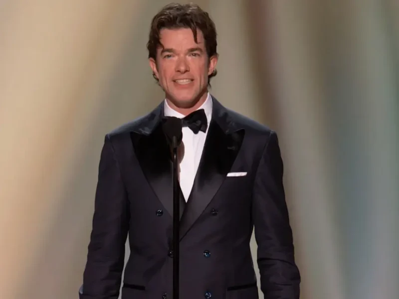 John Mulaney tem piada sobre DJ Khaled censurada no Emmy 2026