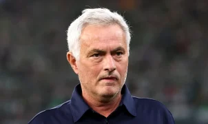 Atlético de Madri responde a Mourinho com campanha contra assédio a árbitros após vitória no dérbi