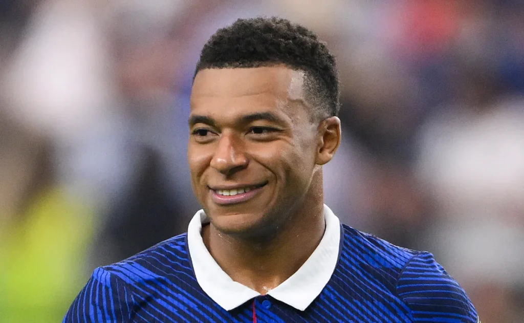 Mbappé diz que ficaria decepcionado se não vencer a Bola de Ouro de 2026