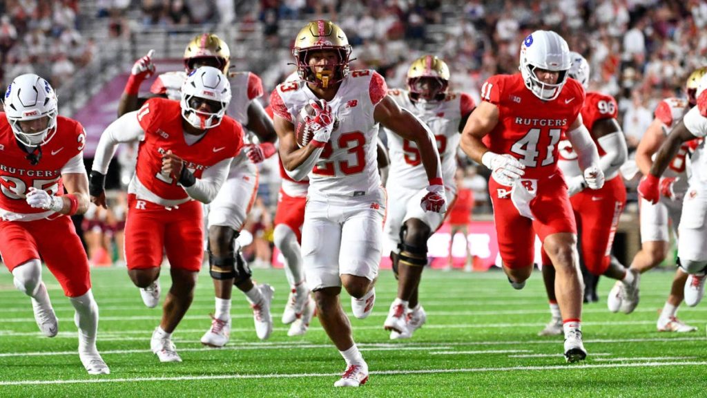 A Rutgers football player scoring a touchdown