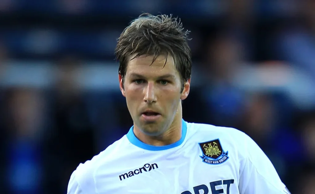 Hitzlsperger relata dificuldade de aceitar papel secundário no fim da carreira e defende o uso de dados no futebol