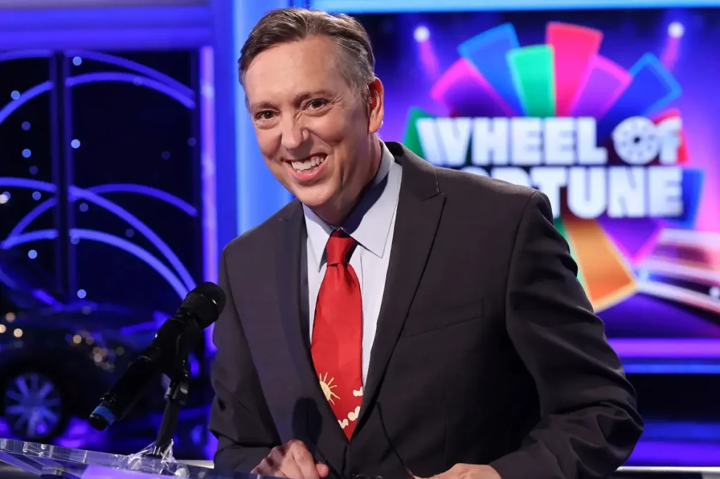 Locutor de Wheel of Fortune é demitido após incidente em chat de pedofilia durante voo