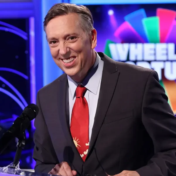 Locutor de Wheel of Fortune é demitido após incidente em chat de pedofilia durante voo