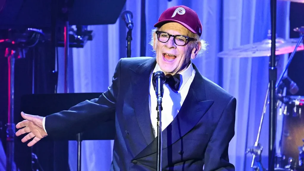 Art Garfunkel diz que considera deixar os EUA e critica gestão Trump
